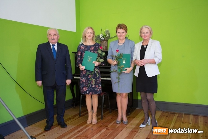 Zdjęcie w galerii na portalu naszwodzislaw.com: Nagrody i wyróżnienia dla nauczycieli w Radlinie  wiadomości z regionu