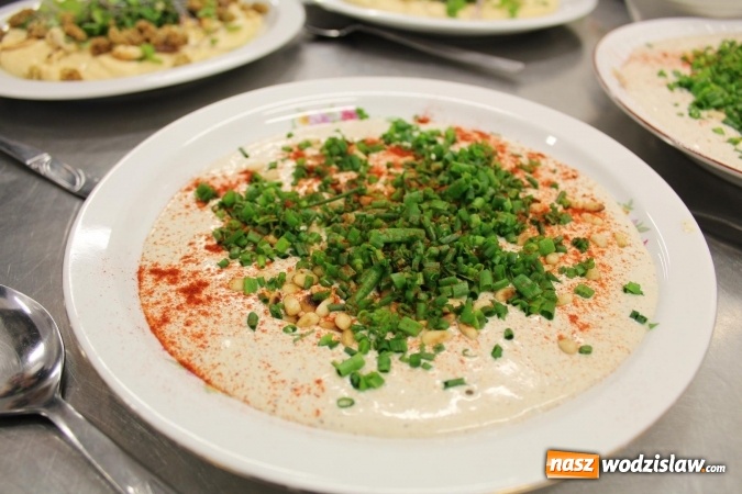 Zdjęcie w galerii na portalu naszwodzislaw.com: Robert Sowa po raz drugi gotował w Ekonomiku  wiadomości z regionu