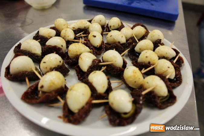 Zdjęcie w galerii na portalu naszwodzislaw.com: Robert Sowa po raz drugi gotował w Ekonomiku  wiadomości z regionu