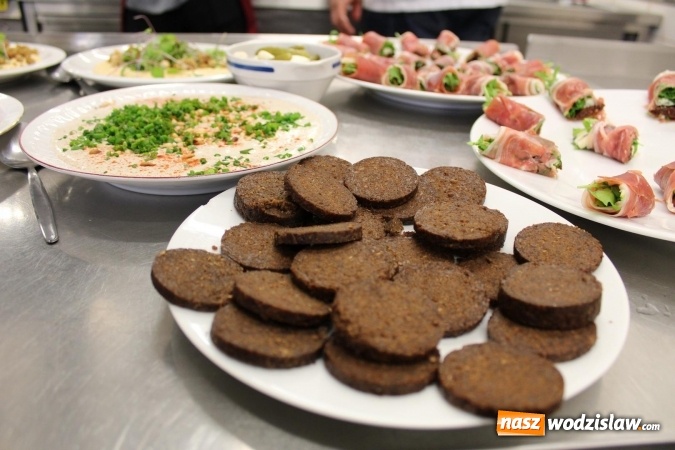 Zdjęcie w galerii na portalu naszwodzislaw.com: Robert Sowa po raz drugi gotował w Ekonomiku  wiadomości z regionu