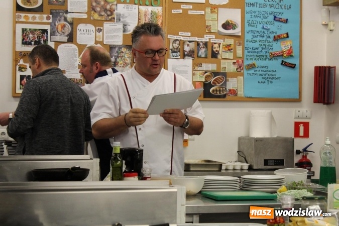 Zdjęcie w galerii na portalu naszwodzislaw.com: Robert Sowa po raz drugi gotował w Ekonomiku  wiadomości z regionu