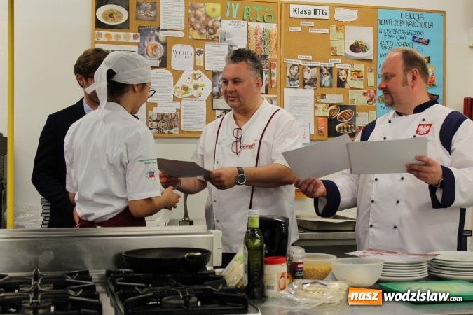 Zdjęcie w galerii na portalu naszwodzislaw.com: Robert Sowa po raz drugi gotował w Ekonomiku  wiadomości z regionu