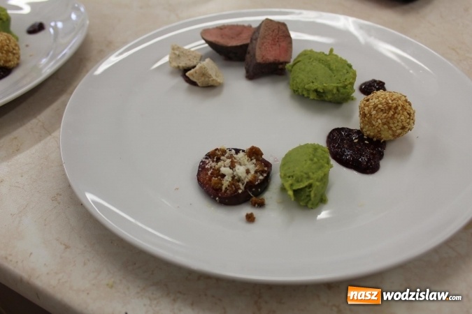 Zdjęcie w galerii na portalu naszwodzislaw.com: Robert Sowa po raz drugi gotował w Ekonomiku  wiadomości z regionu