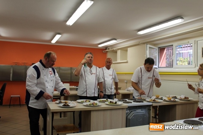 Zdjęcie w galerii na portalu naszwodzislaw.com: Robert Sowa po raz drugi gotował w Ekonomiku  wiadomości z regionu
