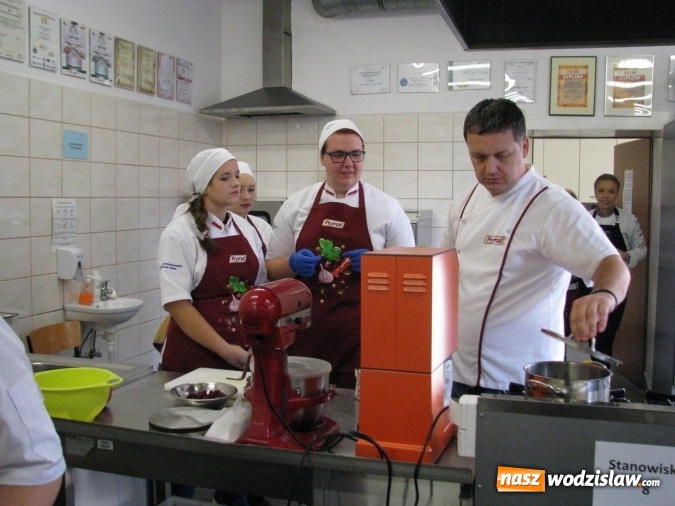 Zdjęcie w galerii na portalu naszwodzislaw.com: Robert Sowa po raz drugi gotował w Ekonomiku  wiadomości z regionu