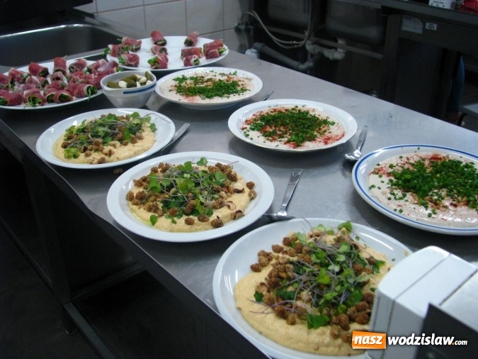 Zdjęcie w galerii na portalu naszwodzislaw.com: Robert Sowa po raz drugi gotował w Ekonomiku  wiadomości z regionu