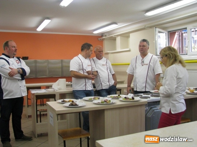 Zdjęcie w galerii na portalu naszwodzislaw.com: Robert Sowa po raz drugi gotował w Ekonomiku  wiadomości z regionu