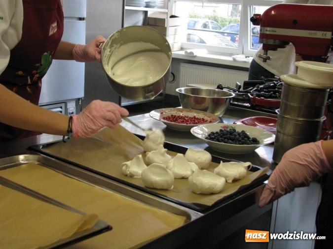 Zdjęcie w galerii na portalu naszwodzislaw.com: Robert Sowa po raz drugi gotował w Ekonomiku  wiadomości z regionu