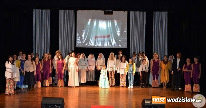 Zdjęcie w galerii na portalu naszwodzislaw.com: Utwory ze znanych filmów i bajek wybrzmiały w radlińskim MOK-u  wiadomości z regionu
