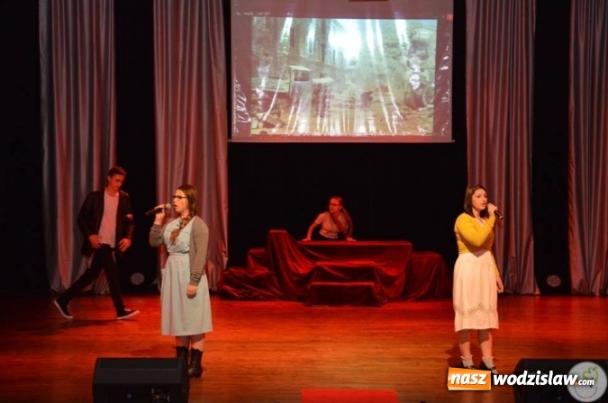 Zdjęcie w galerii na portalu naszwodzislaw.com: Utwory ze znanych filmów i bajek wybrzmiały w radlińskim MOK-u  wiadomości z regionu
