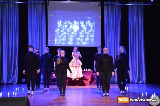 Zdjęcie w galerii na portalu naszwodzislaw.com: Utwory ze znanych filmów i bajek wybrzmiały w radlińskim MOK-u  wiadomości z regionu