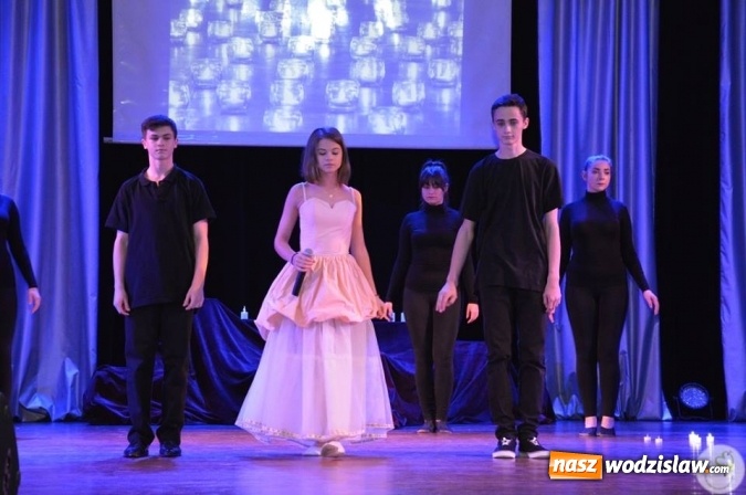 Zdjęcie w galerii na portalu naszwodzislaw.com: Utwory ze znanych filmów i bajek wybrzmiały w radlińskim MOK-u  wiadomości z regionu