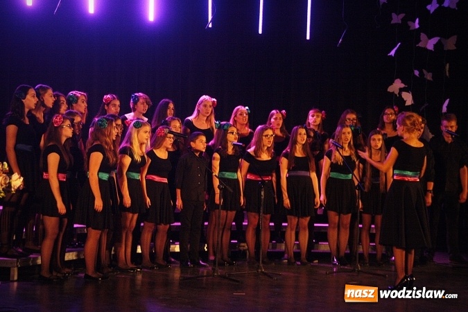 Zdjęcie w galerii na portalu naszwodzislaw.com: Miejski Chór Młodzieżowy Canticum Novum śpiewa dla nas już pięć lat  wiadomości z regionu