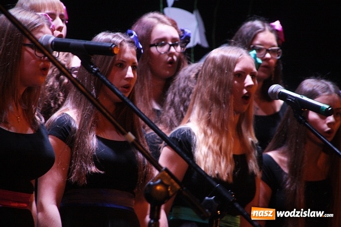 Zdjęcie w galerii na portalu naszwodzislaw.com: Miejski Chór Młodzieżowy Canticum Novum śpiewa dla nas już pięć lat  wiadomości z regionu