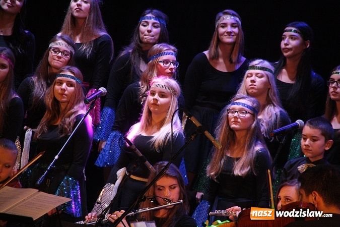 Zdjęcie w galerii na portalu naszwodzislaw.com: Miejski Chór Młodzieżowy Canticum Novum śpiewa dla nas już pięć lat  wiadomości z regionu