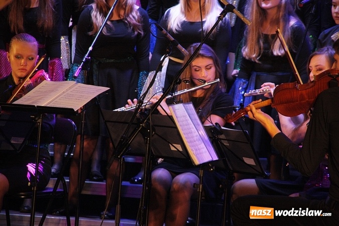 Zdjęcie w galerii na portalu naszwodzislaw.com: Miejski Chór Młodzieżowy Canticum Novum śpiewa dla nas już pięć lat  wiadomości z regionu