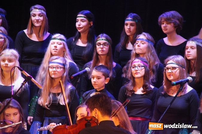 Zdjęcie w galerii na portalu naszwodzislaw.com: Miejski Chór Młodzieżowy Canticum Novum śpiewa dla nas już pięć lat  wiadomości z regionu