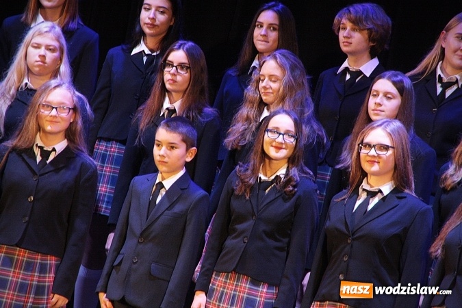 Zdjęcie w galerii na portalu naszwodzislaw.com: Miejski Chór Młodzieżowy Canticum Novum śpiewa dla nas już pięć lat  wiadomości z regionu