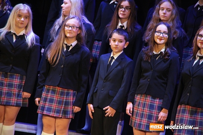 Zdjęcie w galerii na portalu naszwodzislaw.com: Miejski Chór Młodzieżowy Canticum Novum śpiewa dla nas już pięć lat  wiadomości z regionu