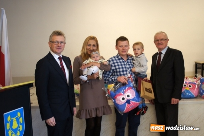 Zdjęcie w galerii na portalu naszwodzislaw.com: Sówki rozdane! Spotkanie z najmłodszymi mieszkańcami Gminy Mszana  wiadomości z regionu