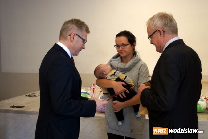 Zdjęcie w galerii na portalu naszwodzislaw.com: Sówki rozdane! Spotkanie z najmłodszymi mieszkańcami Gminy Mszana  wiadomości z regionu