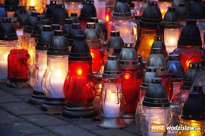 Zdjęcie w galerii na portalu naszwodzislaw.com:  Czas refleksji i zadumy. Cmentarz Komunalny w dzień Wszystkich Świętych  wiadomości z regionu