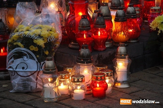 Zdjęcie w galerii na portalu naszwodzislaw.com:  Czas refleksji i zadumy. Cmentarz Komunalny w dzień Wszystkich Świętych  wiadomości z regionu