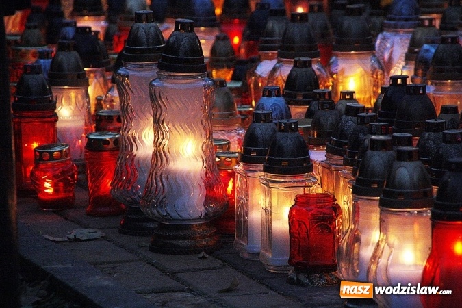 Zdjęcie w galerii na portalu naszwodzislaw.com:  Czas refleksji i zadumy. Cmentarz Komunalny w dzień Wszystkich Świętych  wiadomości z regionu