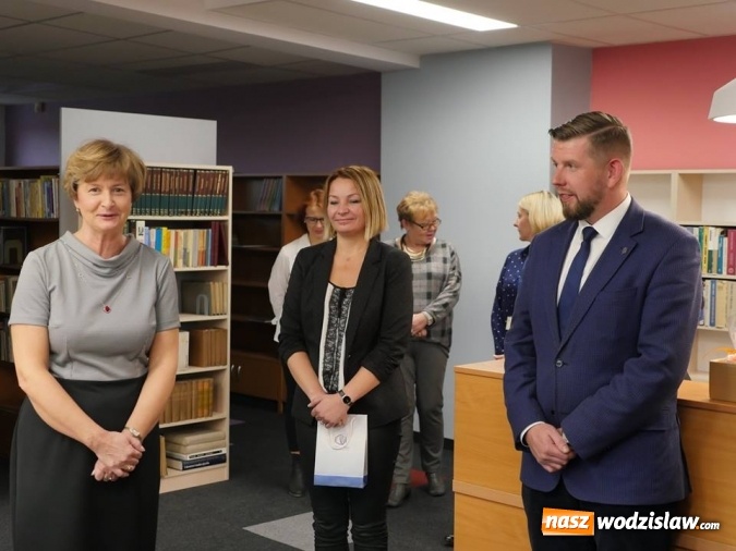Zdjęcie w galerii na portalu naszwodzislaw.com: Biblioteka zaprasza do odnowionej Czytelni. Dziś odbyło się oficjalne otwarcie wiadomości z regionu