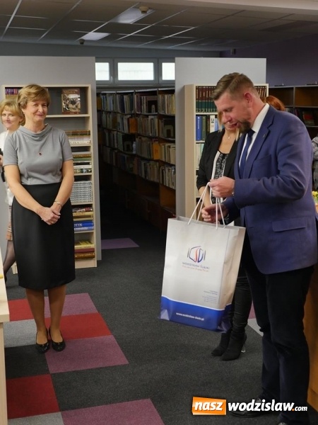 Zdjęcie w galerii na portalu naszwodzislaw.com: Biblioteka zaprasza do odnowionej Czytelni. Dziś odbyło się oficjalne otwarcie wiadomości z regionu