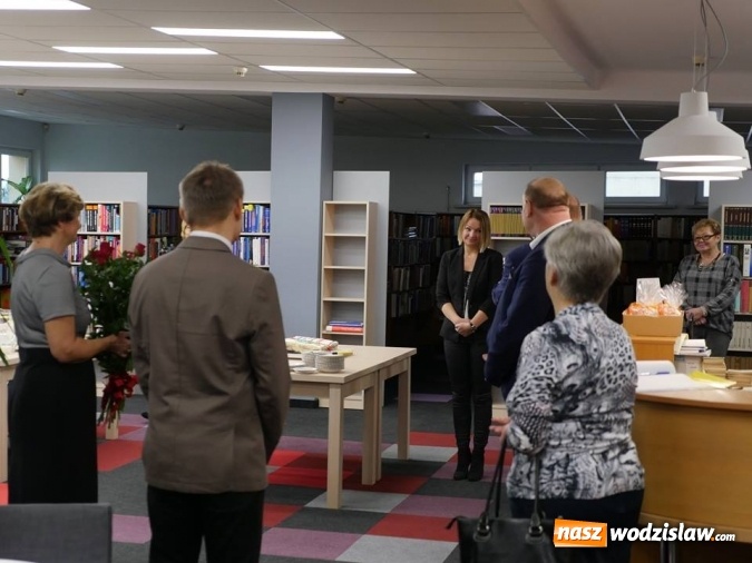 Zdjęcie w galerii na portalu naszwodzislaw.com: Biblioteka zaprasza do odnowionej Czytelni. Dziś odbyło się oficjalne otwarcie wiadomości z regionu