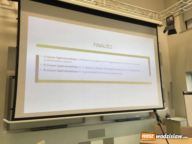 Zdjęcie w galerii na portalu naszwodzislaw.com: W dyskusji o smogu nie ma na nich mocnych wiadomości z regionu