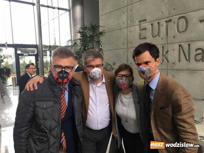 Zdjęcie w galerii na portalu naszwodzislaw.com: W dyskusji o smogu nie ma na nich mocnych wiadomości z regionu