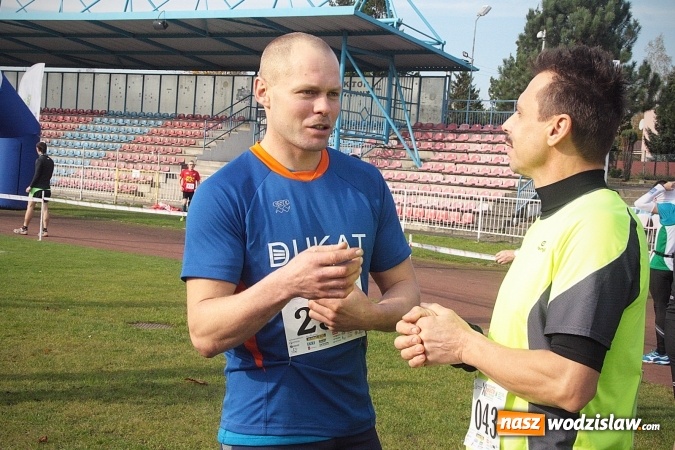 Zdjęcie w galerii na portalu naszwodzislaw.com: Około 300 zawodników na starcie Wodzisławskiego Półmaratonu. ZDJĘCIA  wiadomości z regionu