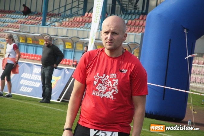 Zdjęcie w galerii na portalu naszwodzislaw.com: Około 300 zawodników na starcie Wodzisławskiego Półmaratonu. ZDJĘCIA  wiadomości z regionu