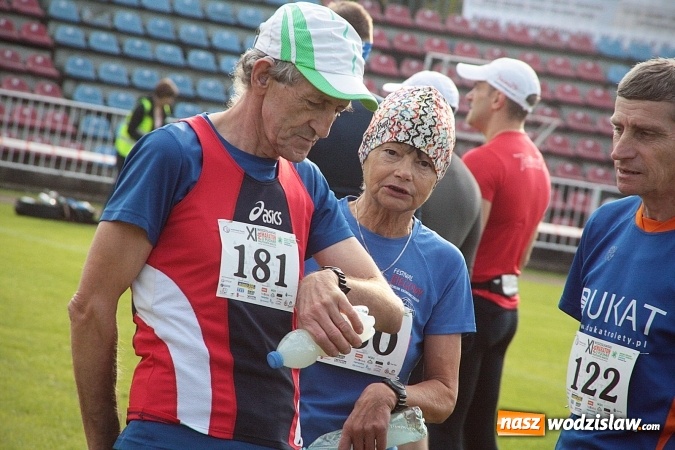 Zdjęcie w galerii na portalu naszwodzislaw.com: Około 300 zawodników na starcie Wodzisławskiego Półmaratonu. ZDJĘCIA  wiadomości z regionu