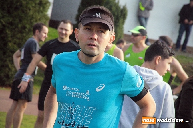 Zdjęcie w galerii na portalu naszwodzislaw.com: Około 300 zawodników na starcie Wodzisławskiego Półmaratonu. ZDJĘCIA  wiadomości z regionu