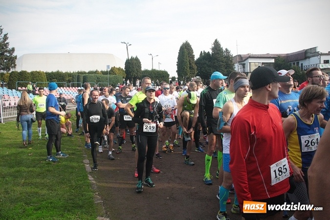 Zdjęcie w galerii na portalu naszwodzislaw.com: Około 300 zawodników na starcie Wodzisławskiego Półmaratonu. ZDJĘCIA  wiadomości z regionu