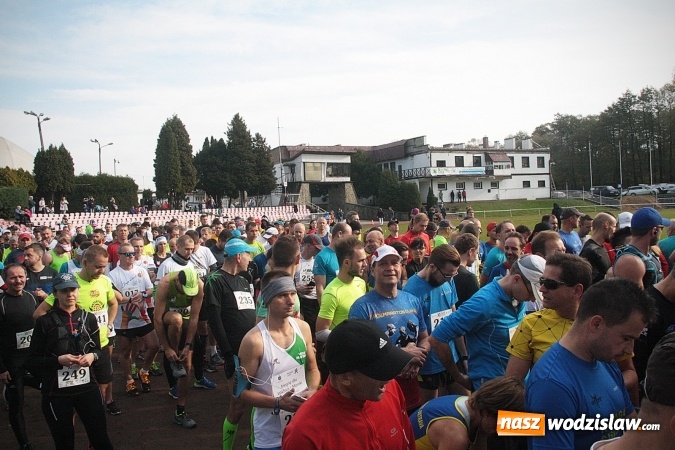 Zdjęcie w galerii na portalu naszwodzislaw.com: Około 300 zawodników na starcie Wodzisławskiego Półmaratonu. ZDJĘCIA  wiadomości z regionu