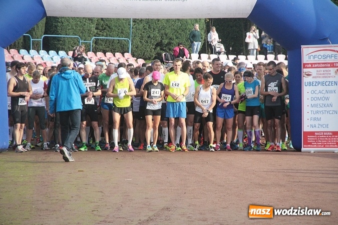 Zdjęcie w galerii na portalu naszwodzislaw.com: Około 300 zawodników na starcie Wodzisławskiego Półmaratonu. ZDJĘCIA  wiadomości z regionu
