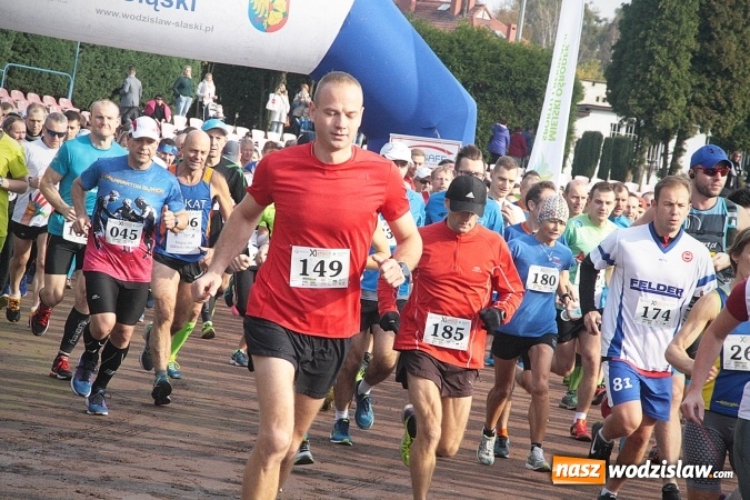 Zdjęcie w galerii na portalu naszwodzislaw.com: Około 300 zawodników na starcie Wodzisławskiego Półmaratonu. ZDJĘCIA  wiadomości z regionu
