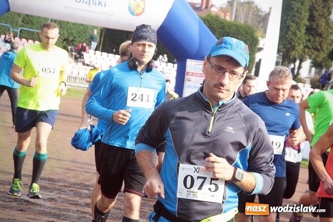 Zdjęcie w galerii na portalu naszwodzislaw.com: Około 300 zawodników na starcie Wodzisławskiego Półmaratonu. ZDJĘCIA  wiadomości z regionu