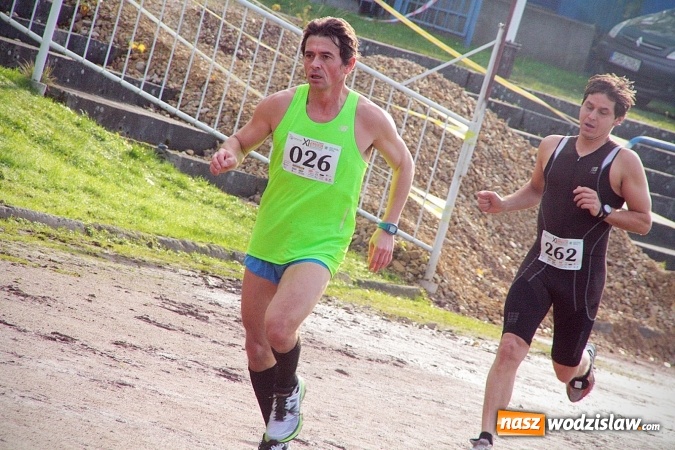 Zdjęcie w galerii na portalu naszwodzislaw.com: Około 300 zawodników na starcie Wodzisławskiego Półmaratonu. ZDJĘCIA  wiadomości z regionu