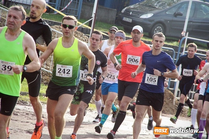 Zdjęcie w galerii na portalu naszwodzislaw.com: Około 300 zawodników na starcie Wodzisławskiego Półmaratonu. ZDJĘCIA  wiadomości z regionu