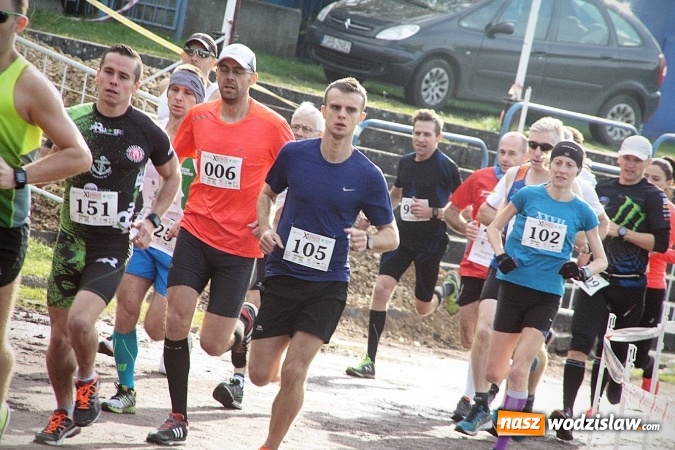 Zdjęcie w galerii na portalu naszwodzislaw.com: Około 300 zawodników na starcie Wodzisławskiego Półmaratonu. ZDJĘCIA  wiadomości z regionu
