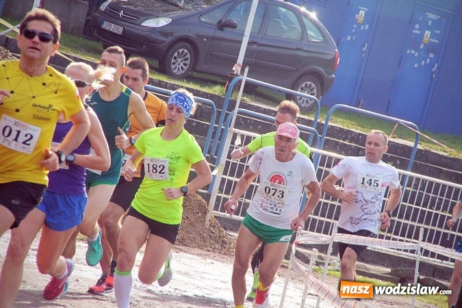Zdjęcie w galerii na portalu naszwodzislaw.com: Około 300 zawodników na starcie Wodzisławskiego Półmaratonu. ZDJĘCIA  wiadomości z regionu