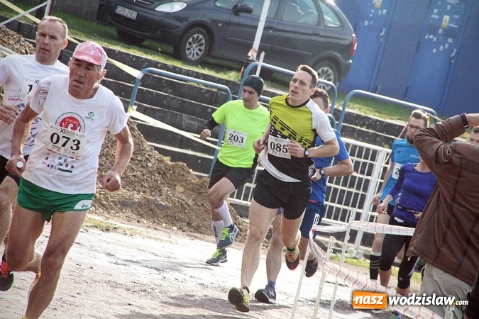 Zdjęcie w galerii na portalu naszwodzislaw.com: Około 300 zawodników na starcie Wodzisławskiego Półmaratonu. ZDJĘCIA  wiadomości z regionu