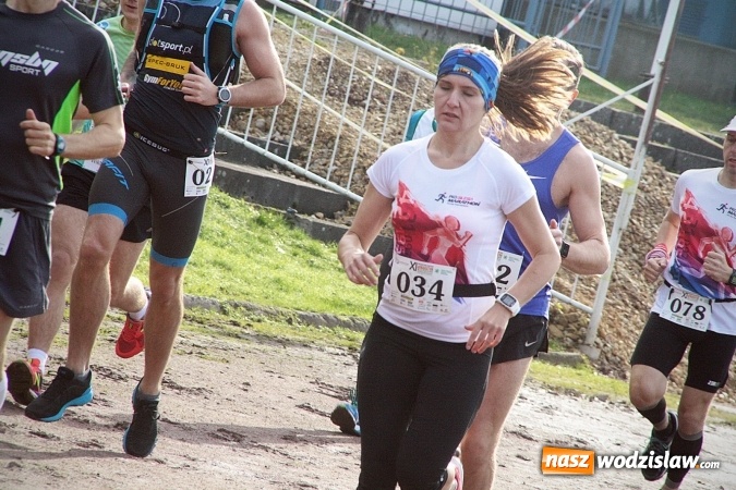 Zdjęcie w galerii na portalu naszwodzislaw.com: Około 300 zawodników na starcie Wodzisławskiego Półmaratonu. ZDJĘCIA  wiadomości z regionu