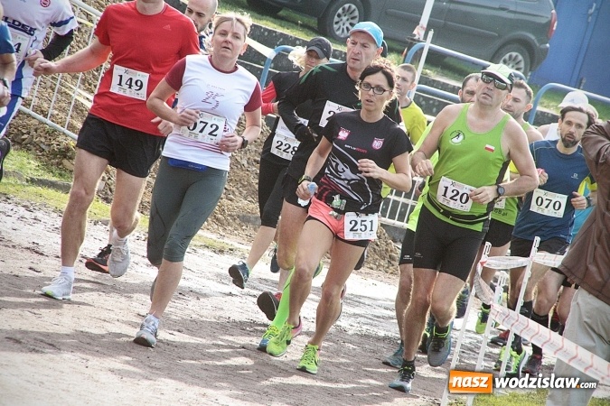 Zdjęcie w galerii na portalu naszwodzislaw.com: Około 300 zawodników na starcie Wodzisławskiego Półmaratonu. ZDJĘCIA  wiadomości z regionu