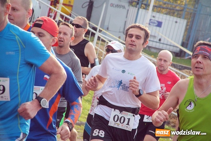 Zdjęcie w galerii na portalu naszwodzislaw.com: Około 300 zawodników na starcie Wodzisławskiego Półmaratonu. ZDJĘCIA  wiadomości z regionu